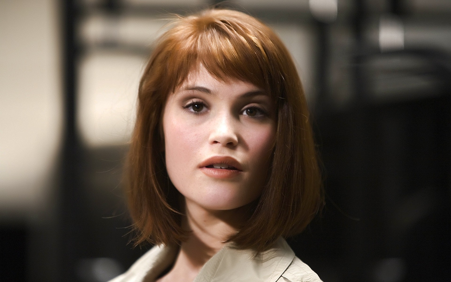 पोर्ट्रेट औरत लड़की वयस्क फैशन अकेले घर के अंदर कलंक व्यापार