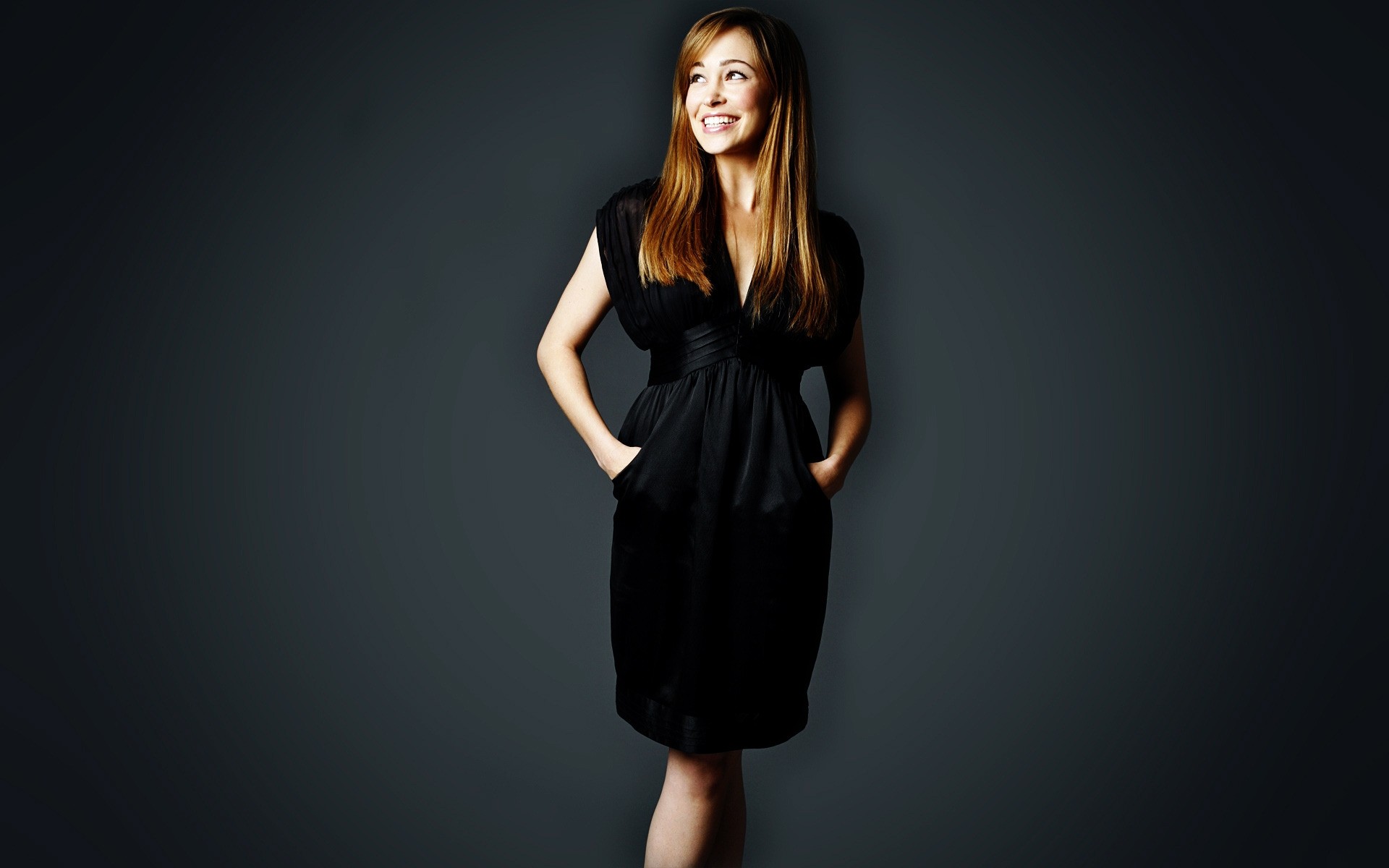 महिला फैशन चित्र ग्लैमर सेक्सी लड़की प्यारा सुंदर स्टूडियो मॉडल एक शरद ऋतु उठने अभिनेत्री सेलिब्रिटी मुस्कान चेहरा महिलाओं