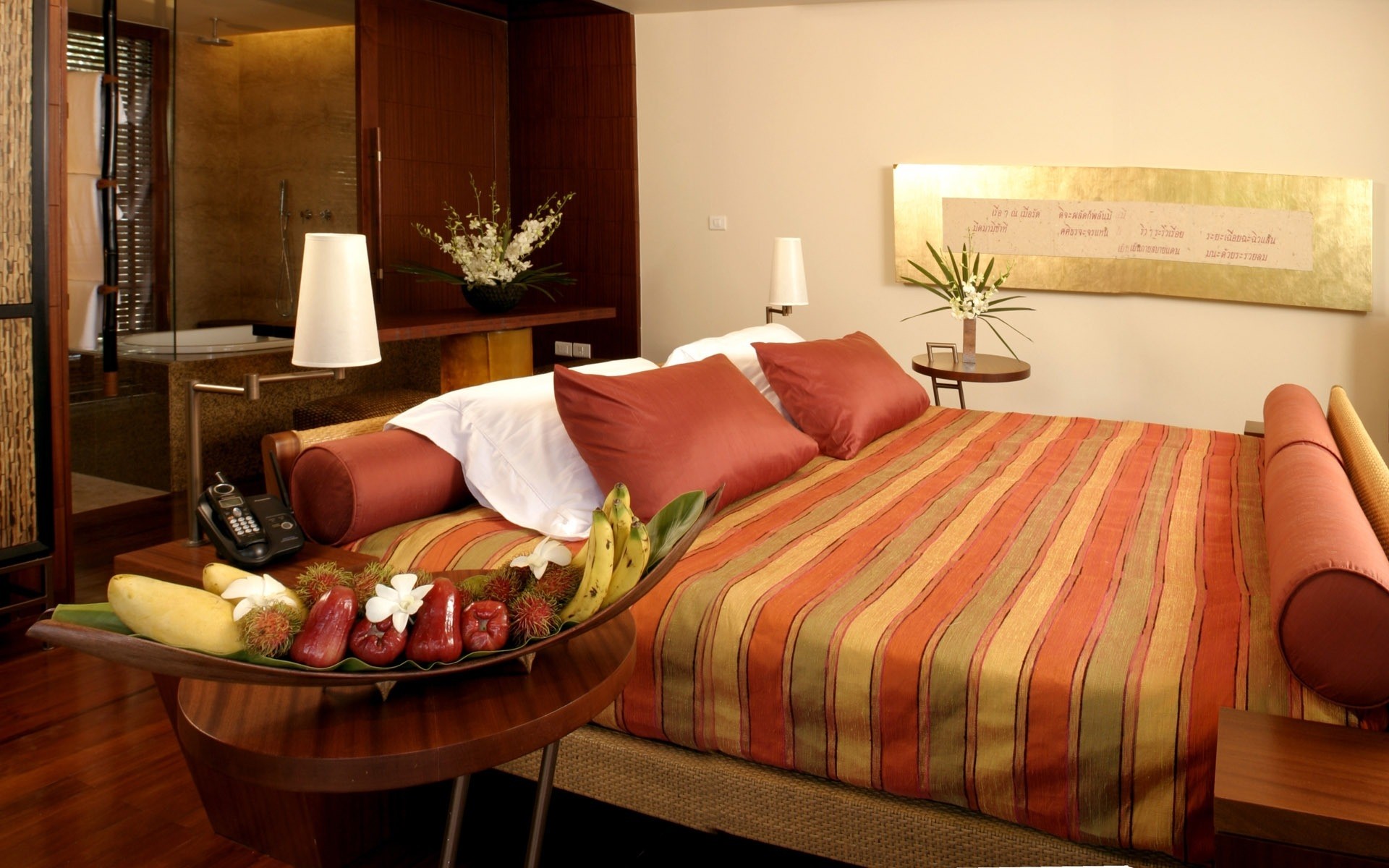 फर्नीचर कमरा बिस्तर इनडोर बेडरूम इंटीरियर डिजाइन होटल जगह मेज घर दीपक घर