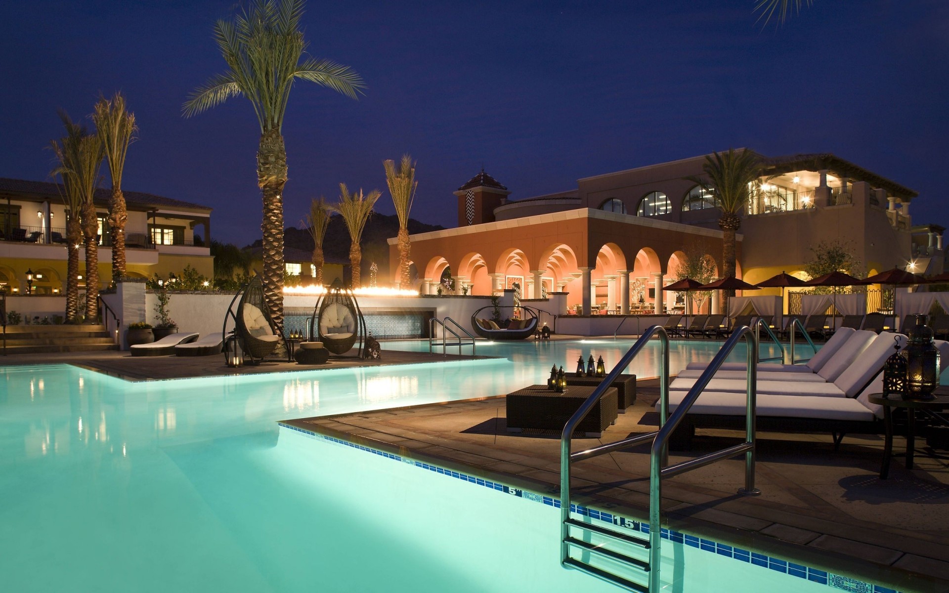 पूल विलासिता होटल सहारा यात्रा स्विमिंग पूल पानी छुट्टी तैराकी विला विश्राम पूल विश्राम उष्णकटिबंधीय कुर्सी सूरज समुद्र तट पर्यटन आकाश गर्मी रात प्रकाश