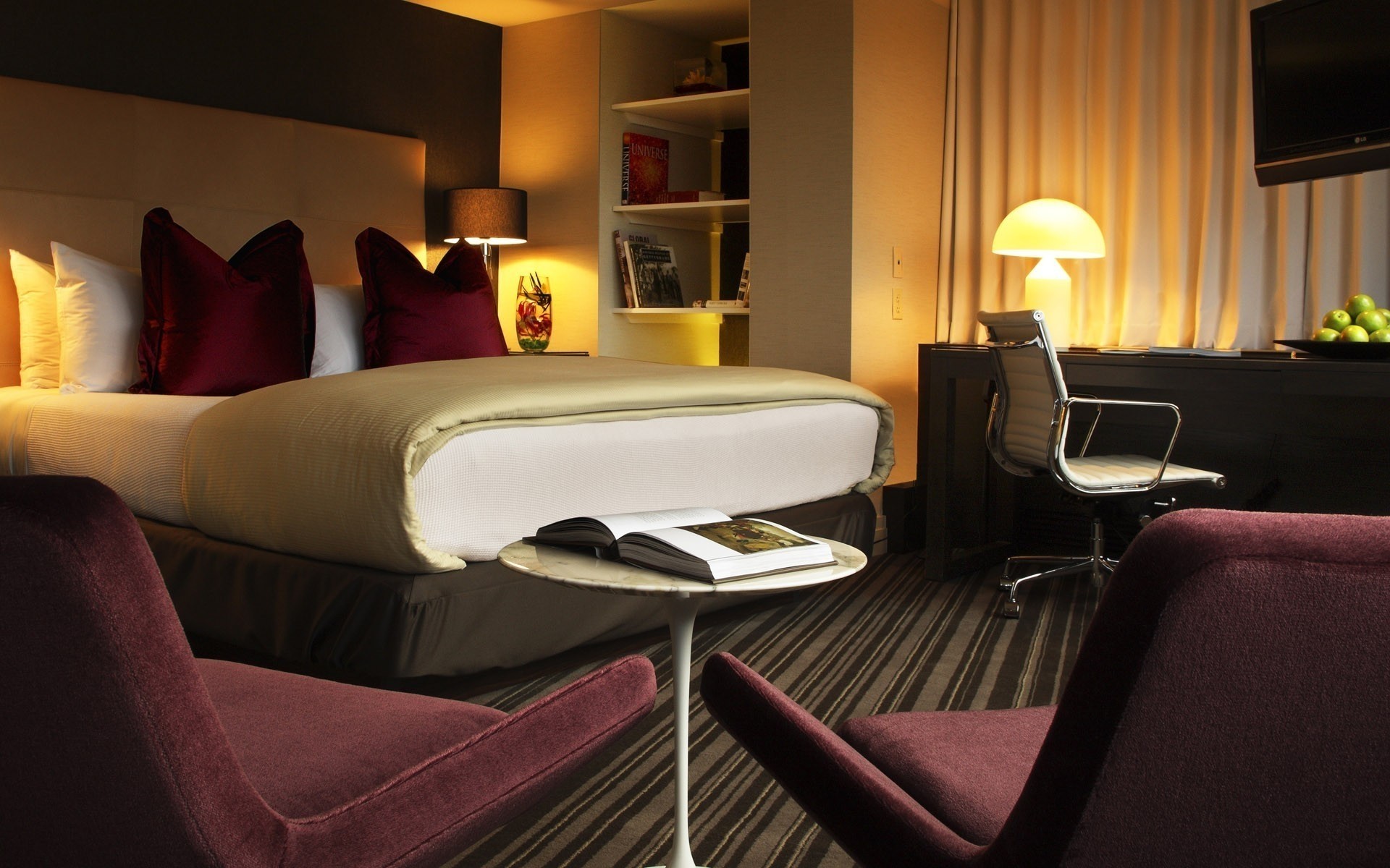 फर्नीचर कमरा इनडोर कुर्सी दीपक जगह होटल इंटीरियर डिजाइन विलासिता मेज बिस्तर अंदर बेडरूम सोफा तकिया कालीन आधुनिक खिड़कियां परिवार मंजिल डेस्क कुर्सी