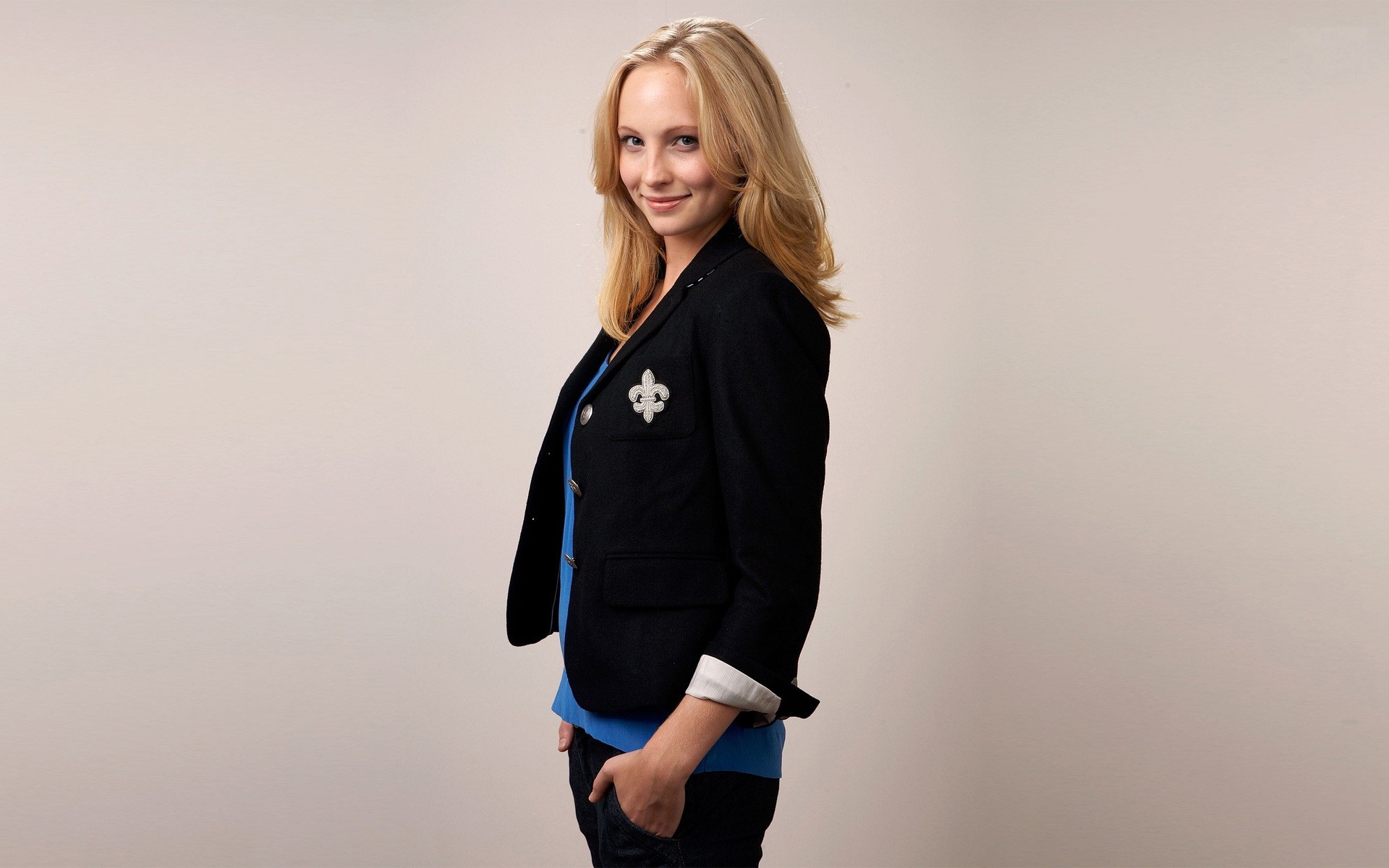 औरत चित्र पहनने एकल फैशन वयस्क प्रसिद्ध व्यक्ति कलाकार हॉलीवुड अभिनेत्रियों भव्य सुंदर