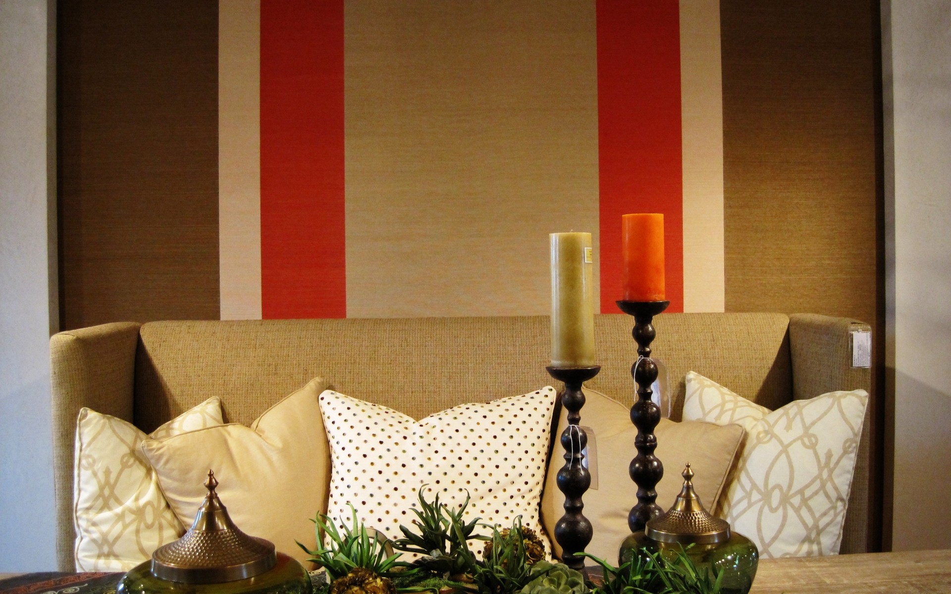 फर्नीचर इनडोर कमरे मोमबत्ती इंटीरियर डिजाइन जगह दीपक मेज विश्राम विलासिता होटल सजावट कुर्सी आरामदायक सोफा परिवार मोमबत्ती लकड़ी अभी भी जीवन दीवारों