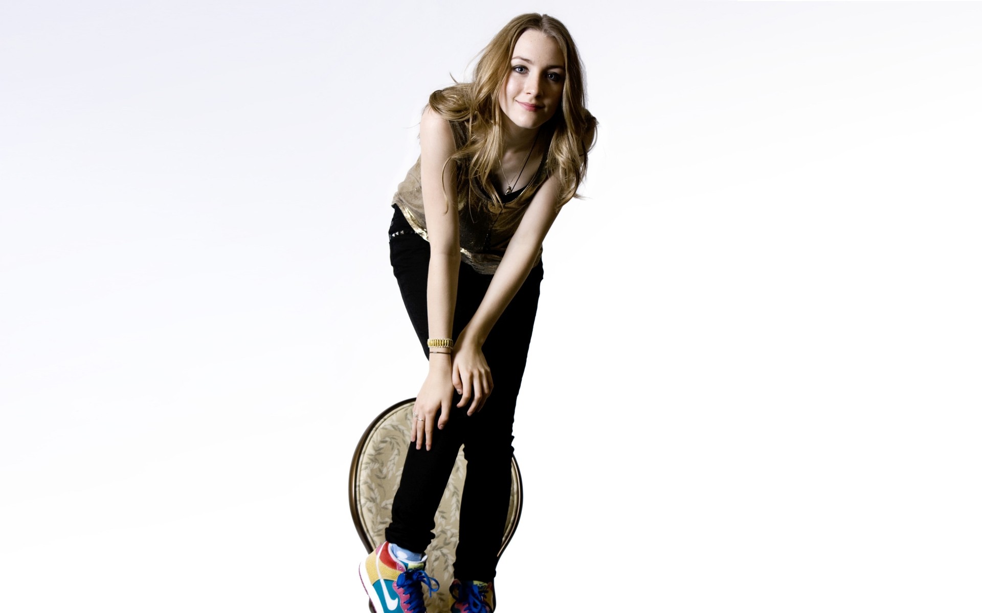 महिला फैशन सेक्सी सुंदर युवा ग्लैमर प्यारा सुरुचिपूर्ण बेब अभिनेत्री रोनन लड़की