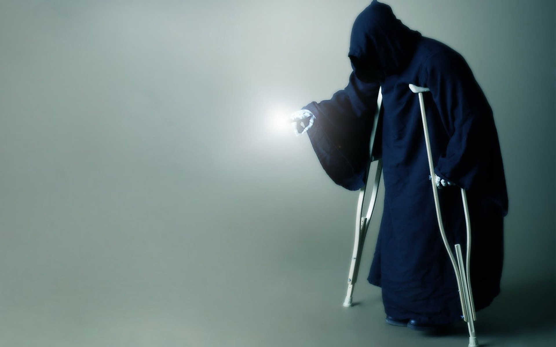 एक आदमी वयस्क चित्र अजीब बात है कॉमेडी मौत प्रकाश नीले काले