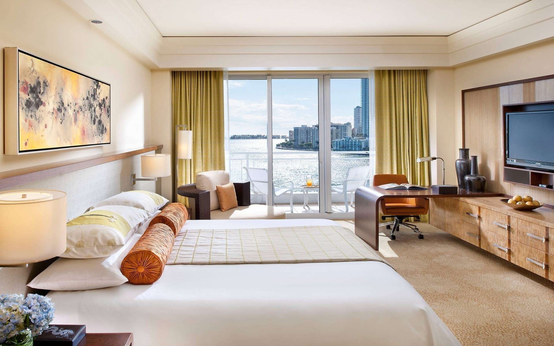 फर्नीचर कमरे बेडरूम घर के अंदर बिस्तर दीपक खिड़कियां इंटीरियर डिजाइन मेज तकिया जगह घर अपार्टमेंट होटल विलासिता आधुनिक मंजिल कालीन घर कुर्सी होटल के कमरे कमरे डिजाइन