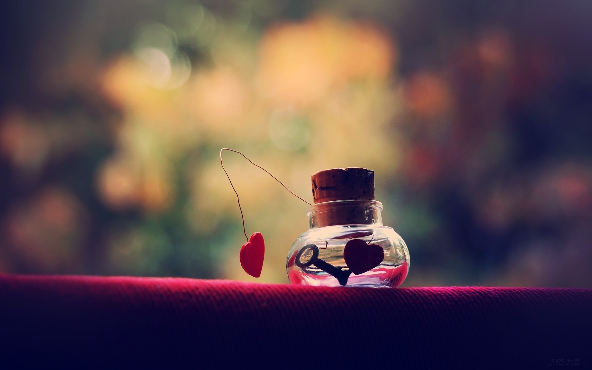 धुंधला कांच प्रकाश अभी भी जीवन फूल रंग प्रकृति फोकस पेय डीओएफ डेस्कटॉप प्यार लाल दिल कला शिल्प पृष्ठभूमि