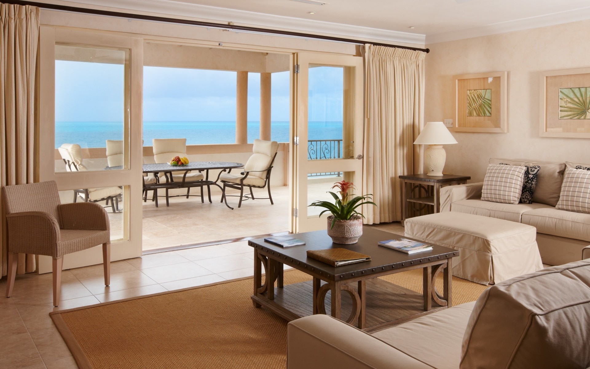 फर्नीचर कमरा इनडोर खिड़कियां टेबल इंटीरियर डिजाइन घर कुर्सी सीट आधुनिक फर्श कालीन दीपक विलासिता घर अपार्टमेंट सोफा बेडरूम बिस्तर तकिया सायबान