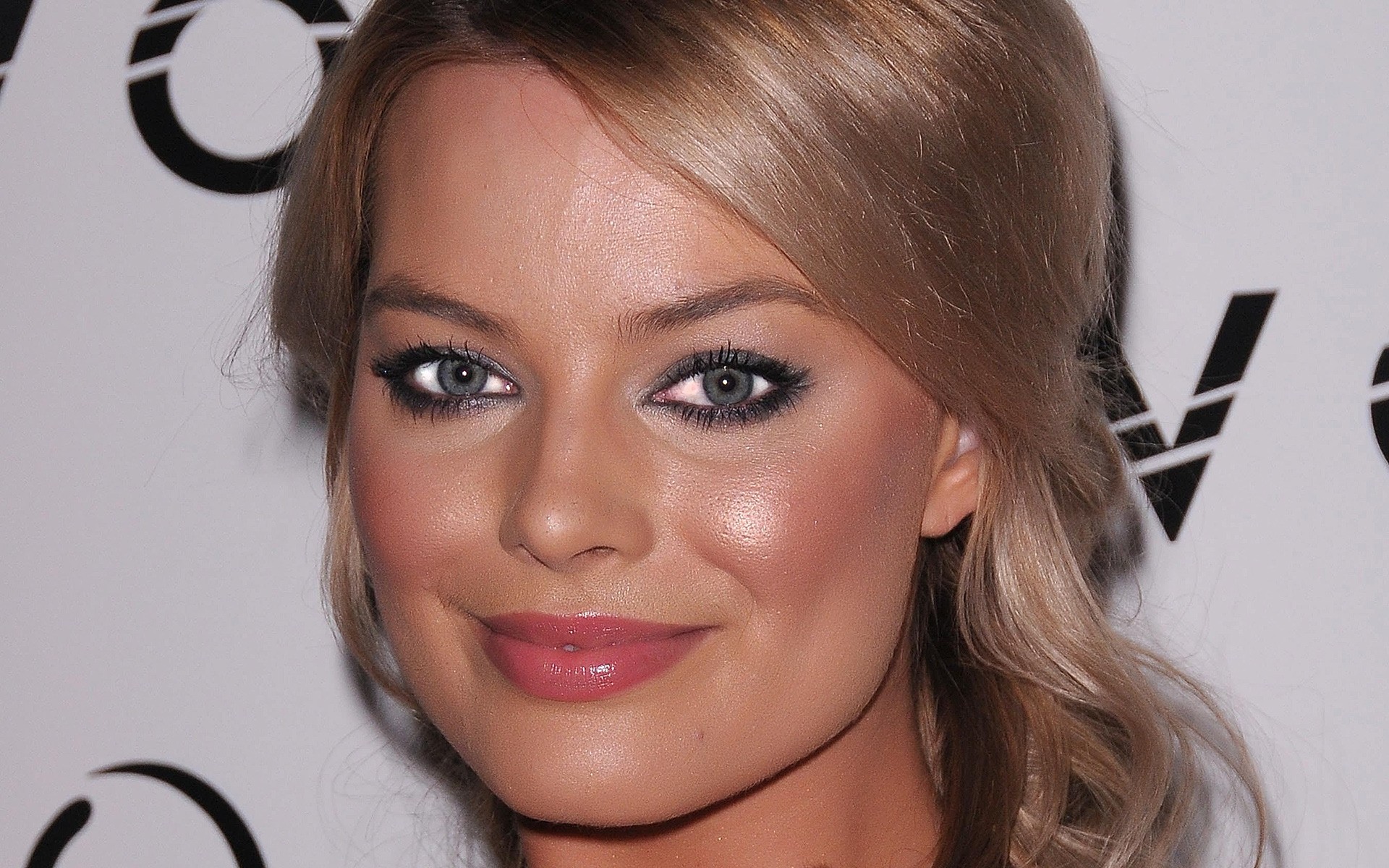 महिला फैशन पदोन्नति मार्गोट रोबी