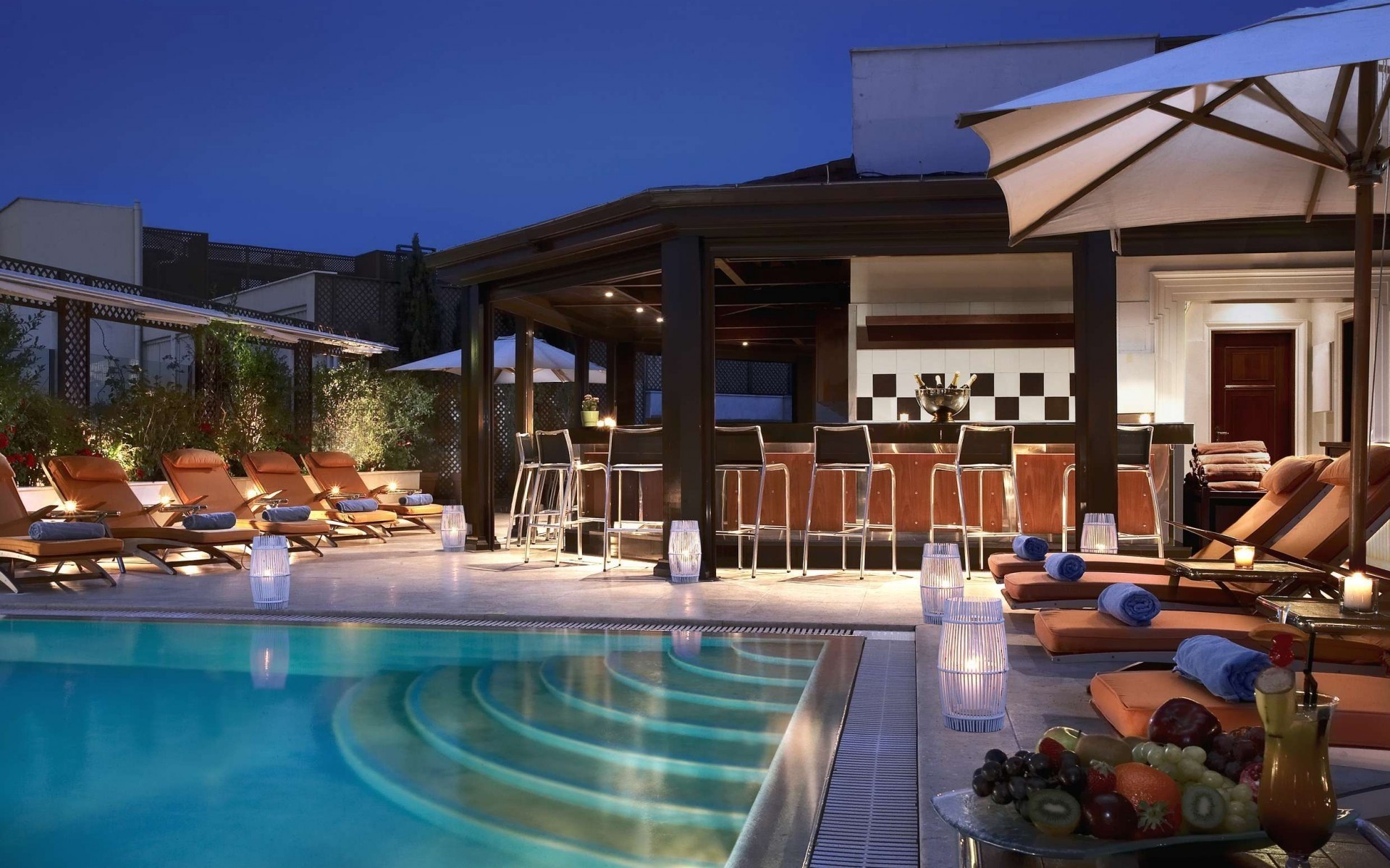 पूल स्विमिंग पूल विलासिता होटल कुर्सी पूल सहारा तैराकी फर्नीचर आँगन यात्रा जगह विला सोफा पानी मेज छुट्टी छुट्टी उष्णकटिबंधीय