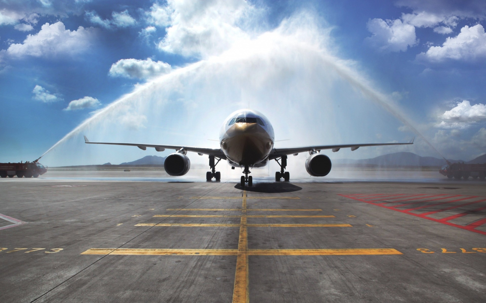 हवाई जहाज हवाई जहाज हवाई अड्डे परिवहन प्रणाली हवाई जहाज कार उड़ान यात्रा सैन्य विमान वायु सेना टेकऑफ़ इंजन मक्खी आकाश एयरबस ए 300