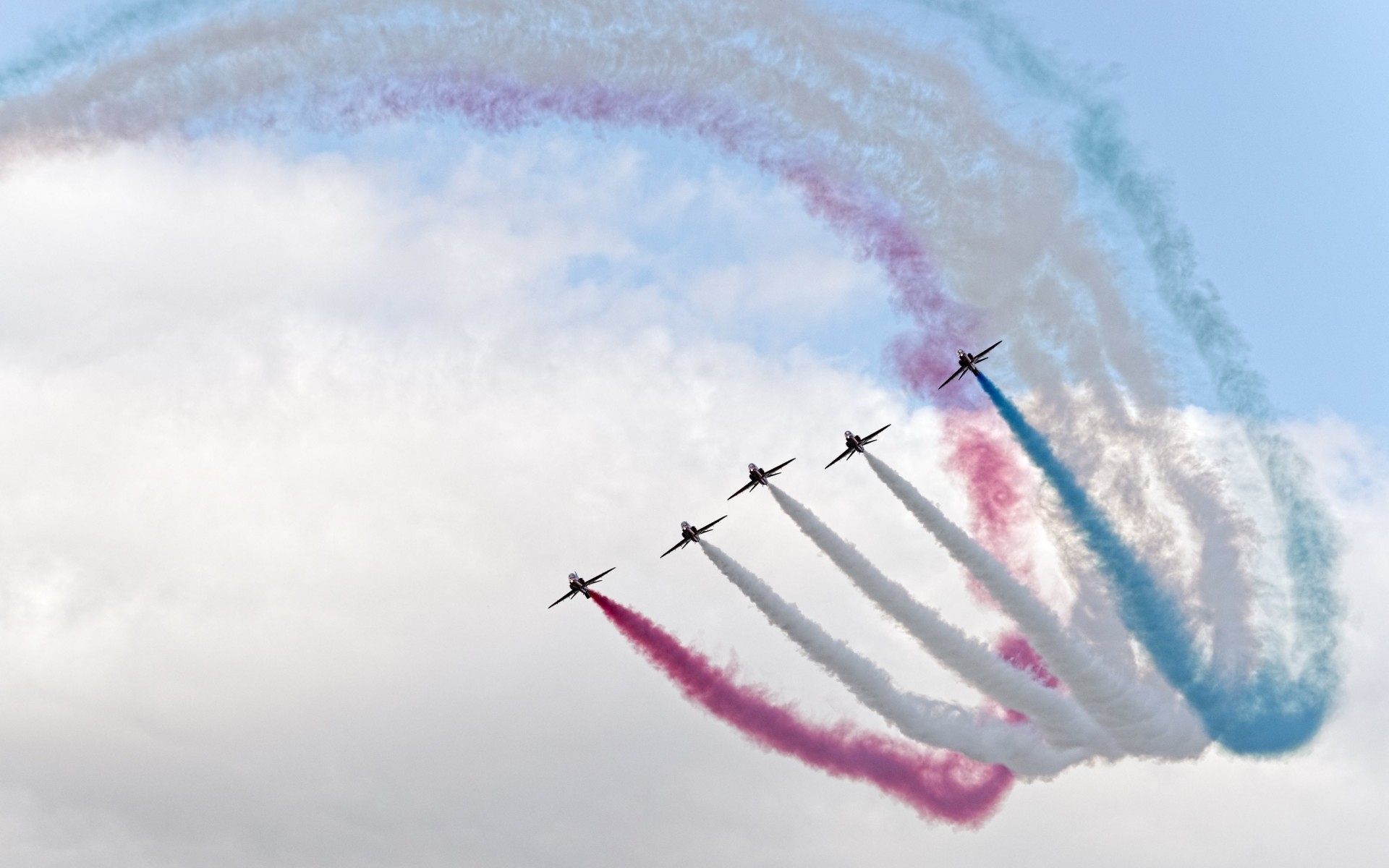 हवाई जहाज हवाई जहाज आकाश हवा उड़ान हवाई जहाज मक्खी घर के बाहर सैन्य धुआं दिन के उजाले भूवैज्ञानिक गठन मौसम हवाई जहाज