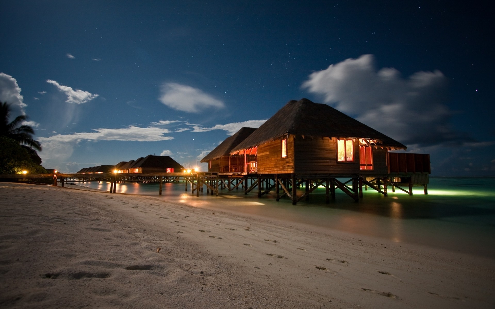 समुद्र तट समुद्र समुद्र पानी यात्रा सूर्यास्त समुद्र भोर सहारा घर आकाश प्रकाश शाम छुट्टी होटल परिदृश्य बंगला झोपड़ी गोधूलि आराम करो पड़ोसियों तो