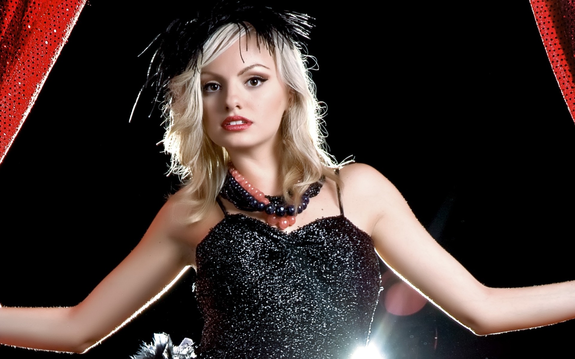 महिला फैशन सेक्सी सुंदर ग्लैमर युवा एकल चित्र वयस्क लड़की रोमानिया गायक नृत्य सुंदर