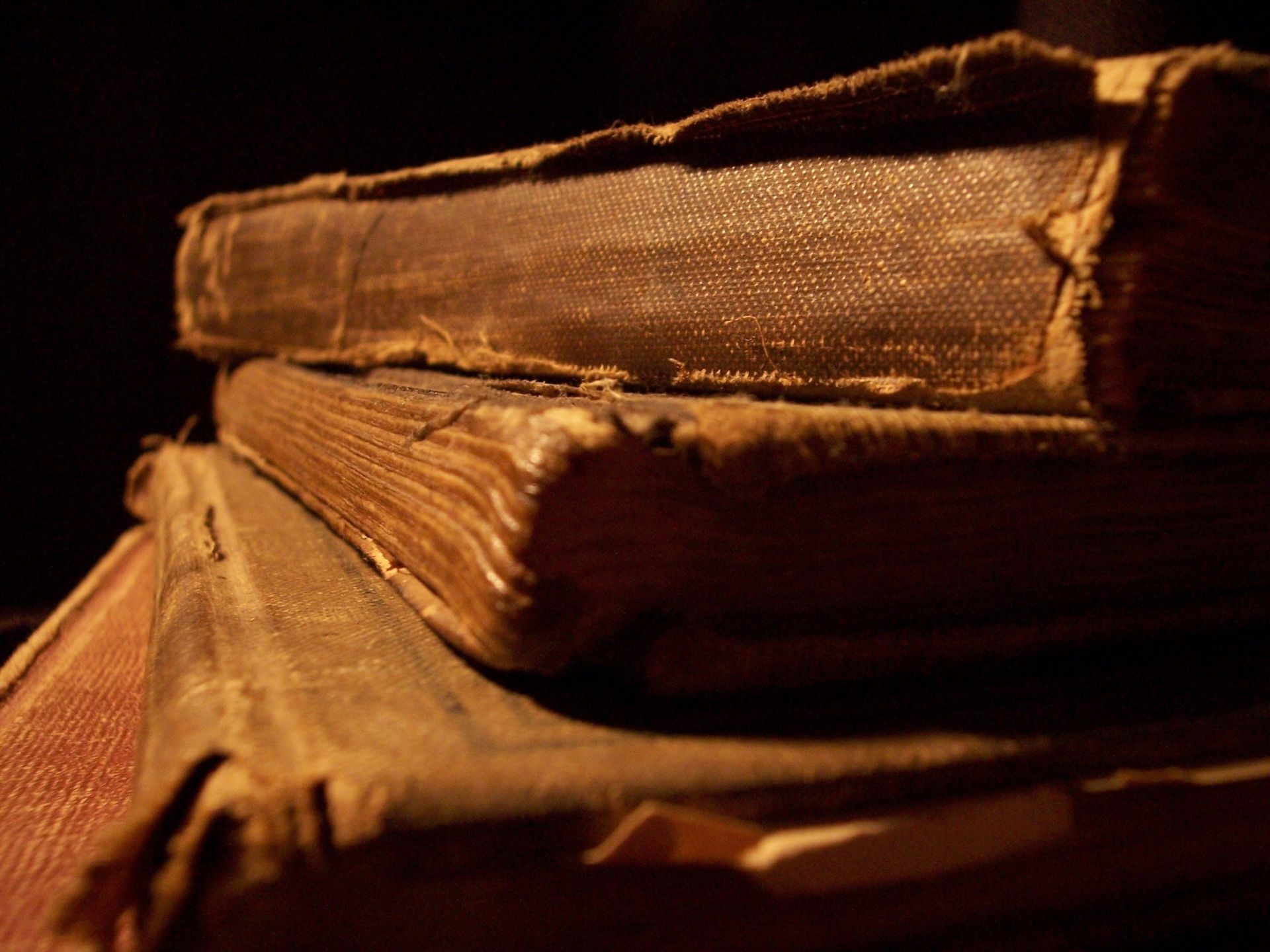 फिर भी जीवन पहनना एक त्वचा पुराना किताब अंधेरा आदमी