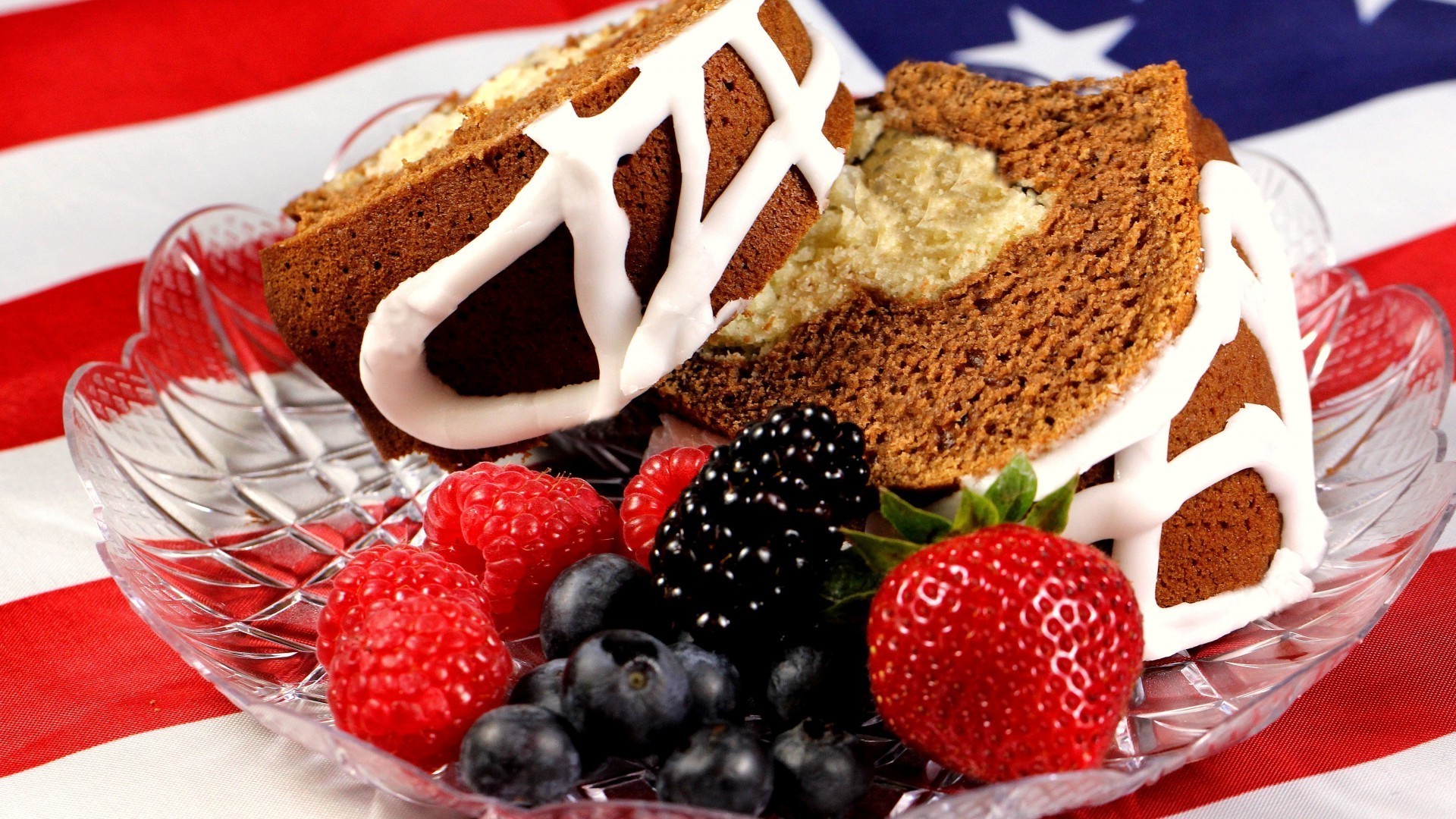 मीठा चॉकलेट स्वादिष्ट भोजन केक क्रीम फल हलवाई की दुकान चीनी एपिकुरस बेरी जलपान स्वादिष्ट रसभरी घर का बना प्लेटें नाश्ता गुडी कुकीज़