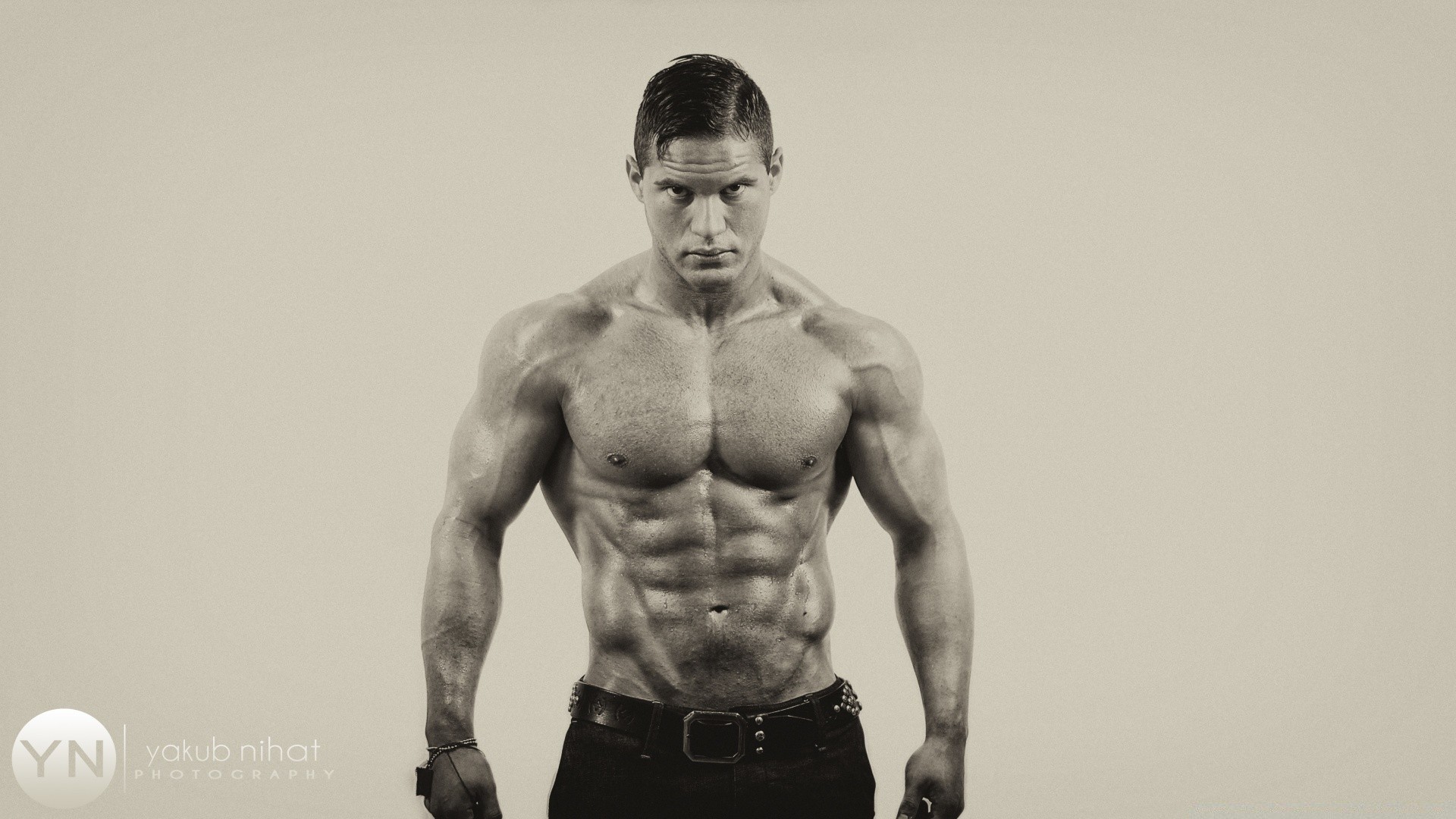 फिटनेस एथलीट वयस्क आदमी शर्ट एक ताकत चित्र सुंदर पेशी नग्न धड़ मजबूत