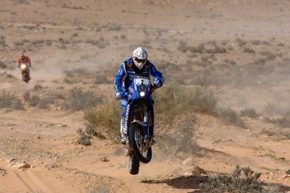 रेगिस्तान की स्थिति में कूल मोटरसाइकिल रेसिंग