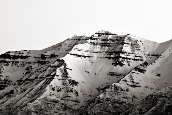 राजसी पहाड़। दुखद परिदृश्य